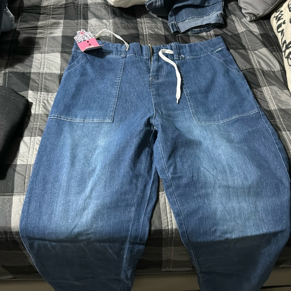 Drawstring, baggy jeans